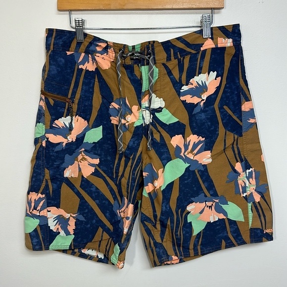 Patagonia Wavefarer Board Shorts‎ Floral 34 - Picture 1 of 4